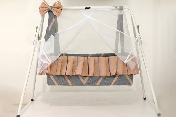 گهواره پارچه‌ای با قفل‌های ایمنی محکم