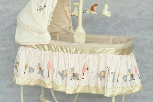 تأثیر برند بر امنیت و کیفیت گهواره تاشو: چرا انتخاب برند مهم است؟