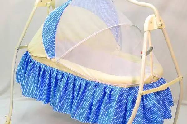 گهواره تاشو یا سنتی؟ مقایسه قیمت و مزایا برای انتخاب بهتر