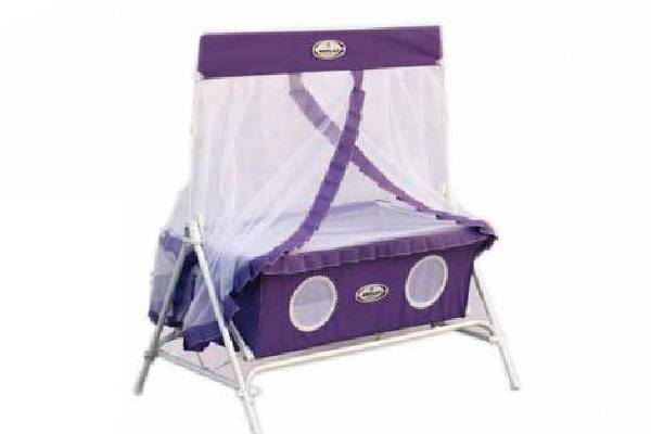 مسافرت با نوزاد: چگونه گهواره تاشوی مسافرتی ایده‌آل را انتخاب کنیم؟