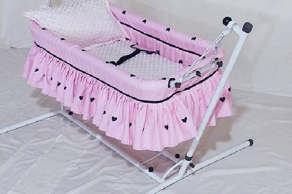 راحتی در هر جا: انتخاب از انواع گهواره مسافرتی تاشو برای سفرهای آسان با نوزادان