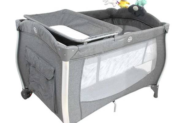 گهواره پارچه‌ای با طرحات جذاب و رنگارنگ برای نوزادان