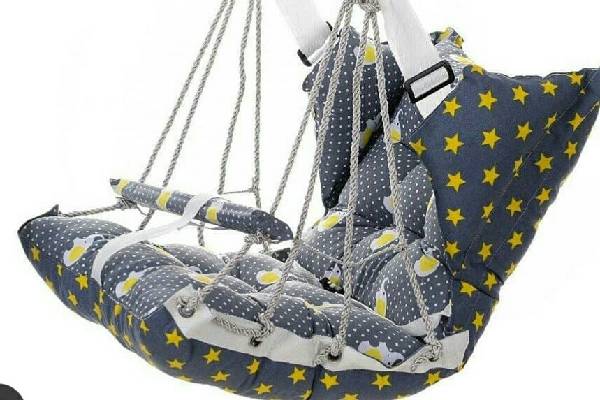 گهواره پارچه‌ای با طراحی شاد و دلنشین برای آرامش نوزادان
