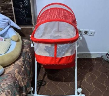 بررسی بازار: تحلیل قیمت گهواره‌های تاشو در بازار امروز