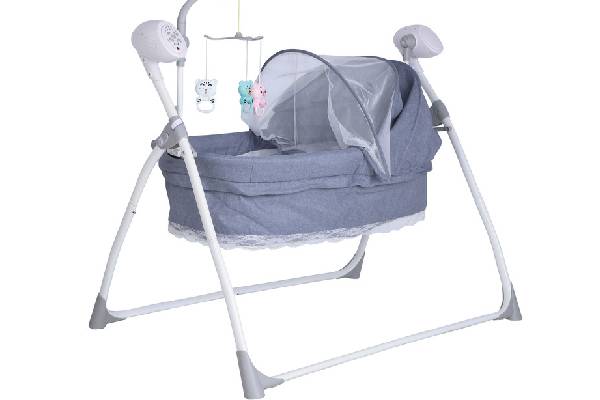 محیطی امن با گهواره پارچه‌ای زیبا